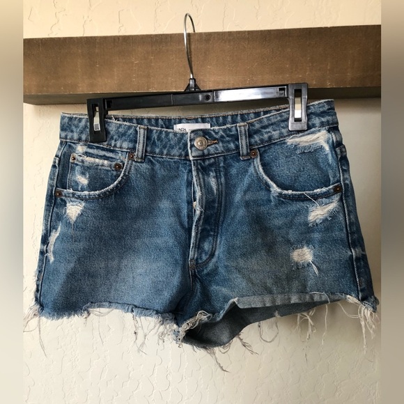 ZARA|Medium wash distressed cut off denim shorts, size 6•••Beachy Summer style - Picture 5 of 10
